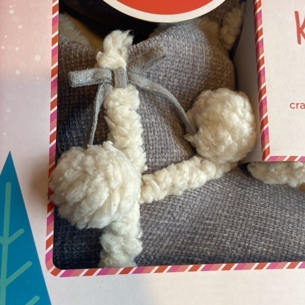 NWT 𝅺Totes toasties Women’s Memory Foam Knitted Bootie with Pom Poms XL 9-10 - Picture 3 of 3